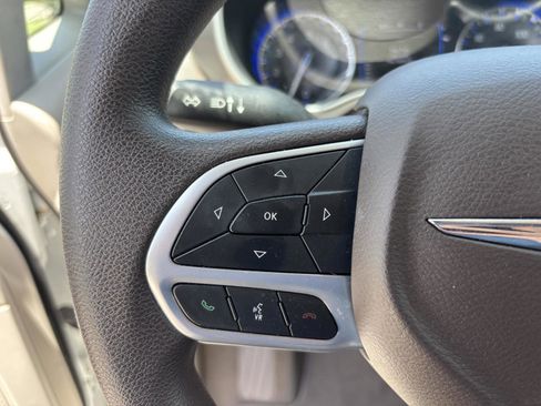 Used 2021 Chrysler Voyager LX image 28