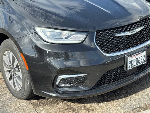 Used 2022 Chrysler Pacifica Touring-L image 3