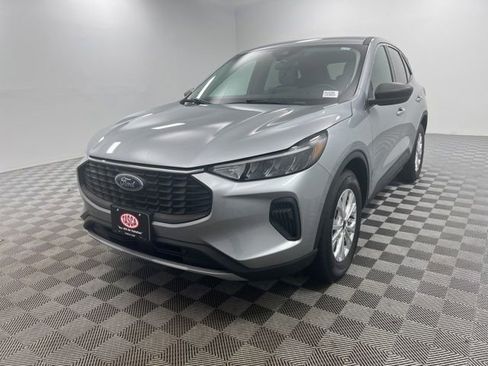 Used 2023 Ford Escape Active AWD/4WD image 2