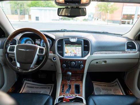 Used 2011 Chrysler 300 Limited w/ Luxury Group RWD image 14