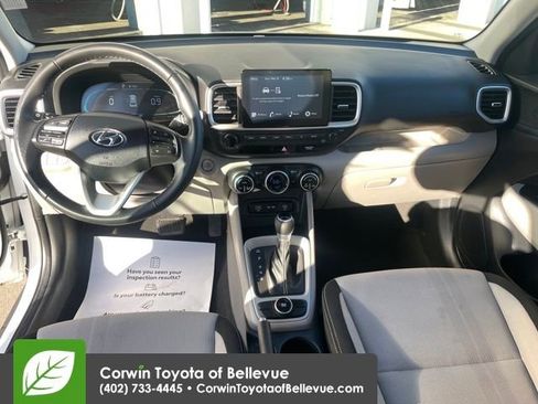 Used 2025 Hyundai Venue SEL image 12