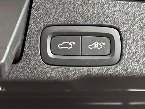 Used 2021 Volvo XC60 T5 Momentum w/ Advanced Package image 16