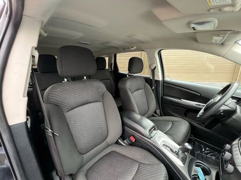 Used 2019 Dodge Journey SE image 26