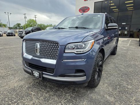 Used 2023 Lincoln Navigator L Reserve AWD/4WD image 3