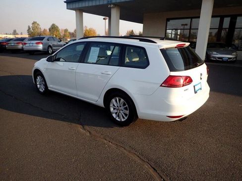 Used 2016 Volkswagen Golf S image 3