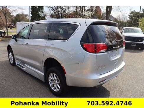 Used 2023 Chrysler Voyager LX FWD image 7