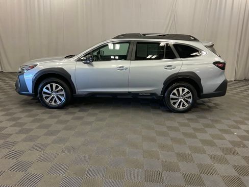 Used 2024 Subaru Outback Premium AWD/4WD image 8