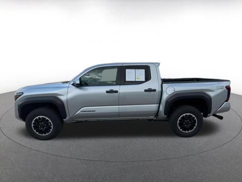 Used 2025 Toyota Tacoma TRD Off-Road AWD/4WD image 7