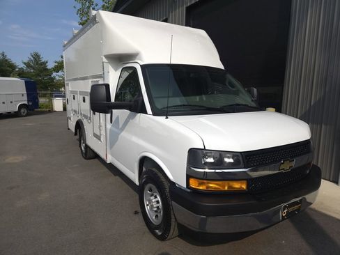 Used 2022 Chevrolet Express 3500 w/ Power Convenience Package image 6