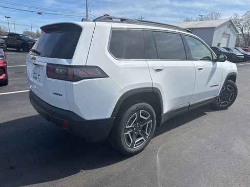 Used 2026 Jeep Cherokee Laredo AWD/4WD image 4