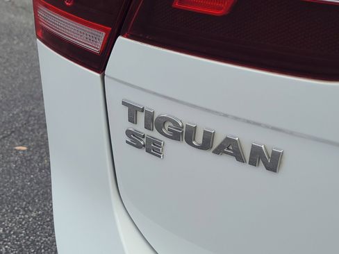 Used 2019 Volkswagen Tiguan SE image 28