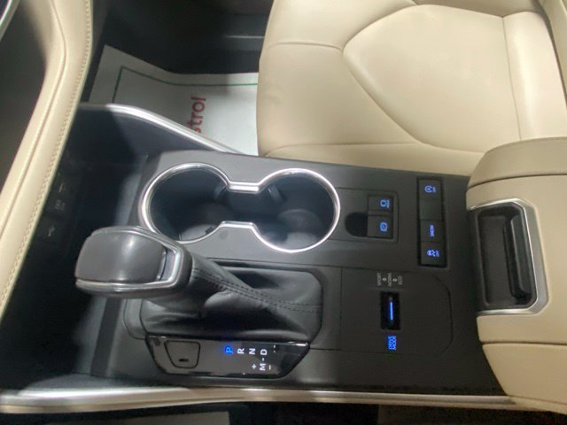 Used 2020 Toyota Highlander XLE FWD image 23