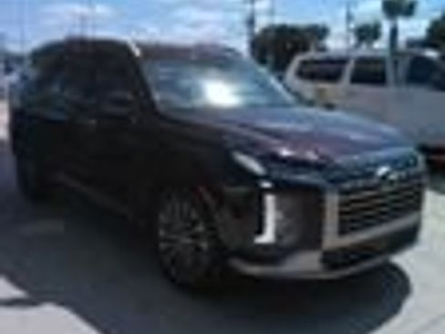 Used 2024 Hyundai Palisade Calligraphy FWD image 2