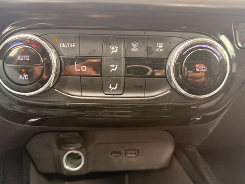 Used 2025 Chevrolet Trax LT FWD image 24