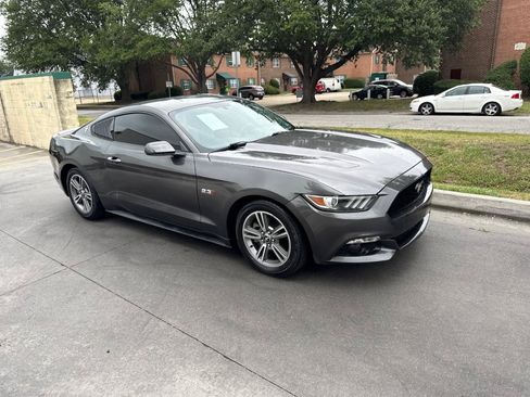 Used 2016 Ford Mustang Coupe RWD image 5