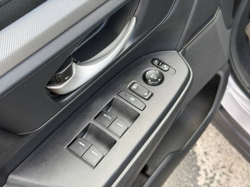 Used 2018 Honda CR-V LX image 12