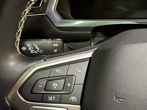 Used 2022 Volkswagen Tiguan SE AWD/4WD image 14