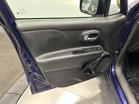 Used 2018 Jeep Renegade Altitude image 9