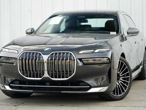 Used 2024 BMW i7 eDrive50 w/ M Sport Package image 3