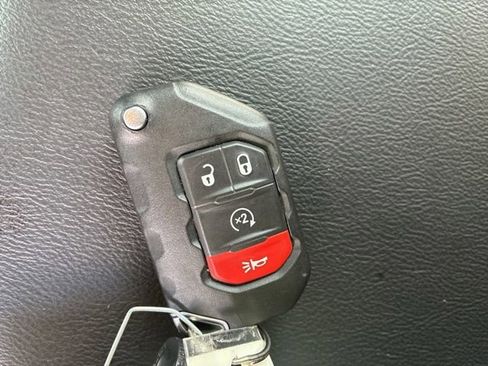 Used 2023 Jeep Wrangler Unlimited Sahara w/ Cold Weather Group AWD/4WD image 16
