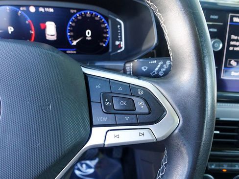 Used 2022 Volkswagen Taos SEL w/ Panoramic Sunroof Package image 18