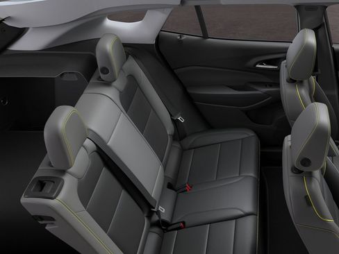New 2026 Chevrolet Trax ACTIV w/ Sunroof Package FWD image 15