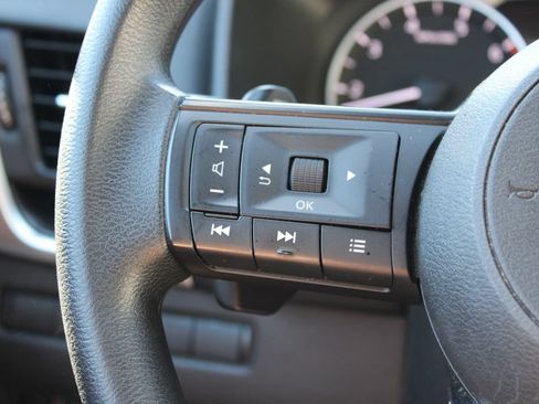 Used 2024 Nissan Rogue SV FWD image 14