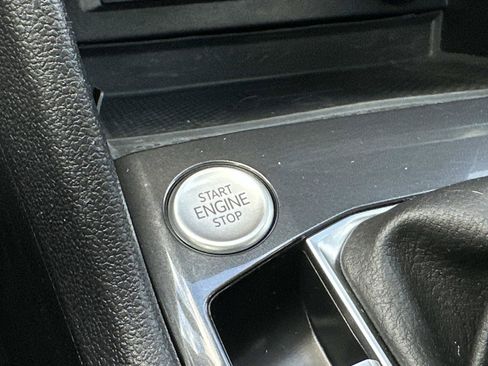 Used 2023 Volkswagen Tiguan SE w/ Panoramic Sunroof Package image 23