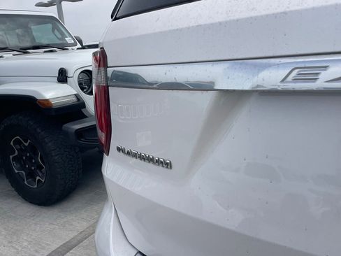 Used 2018 Ford Explorer Platinum AWD/4WD image 4