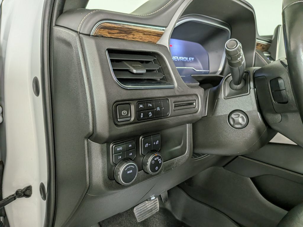 Used 2023 Chevrolet Suburban Premier AWD/4WD image 20