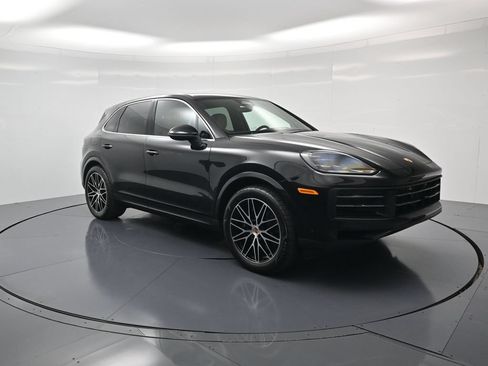 Used 2026 Porsche Cayenne AWD/4WD image 40