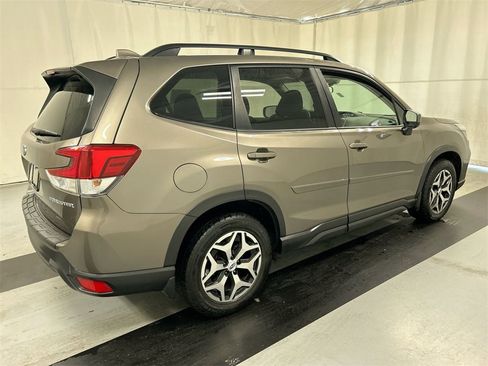 Used 2020 Subaru Forester Premium image 2