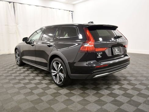 Used 2025 Volvo V60 B5 Cross Country Plus AWD/4WD image 5