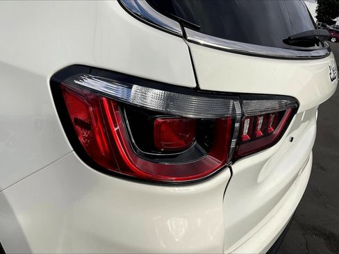 Used 2020 Jeep Compass Latitude image 30