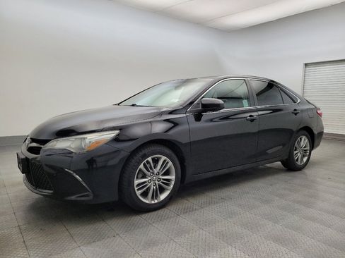 Used 2016 Toyota Camry SE image 2