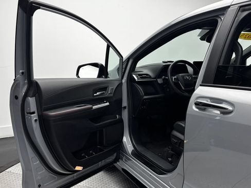 Used 2025 Toyota Sienna XSE w/ XSE Premium Package AWD/4WD image 18