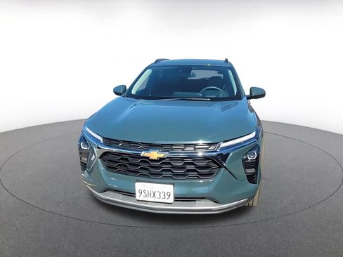 Used 2025 Chevrolet Trax LT image 3