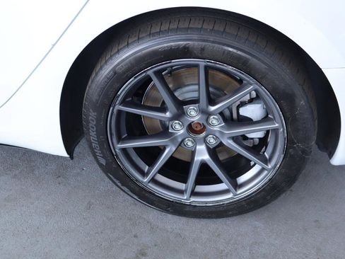 Used 2022 Tesla Model 3 Long Range AWD/4WD image 35