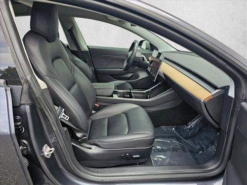 Used 2018 Tesla Model 3 Long Range RWD image 10