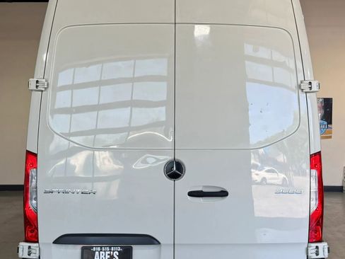 Used 2022 Mercedes-Benz Sprinter 2500 image 5