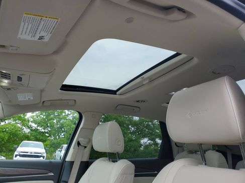 Used 2022 Buick Enclave Avenir w/ Avenir Technology Package AWD/4WD image 7