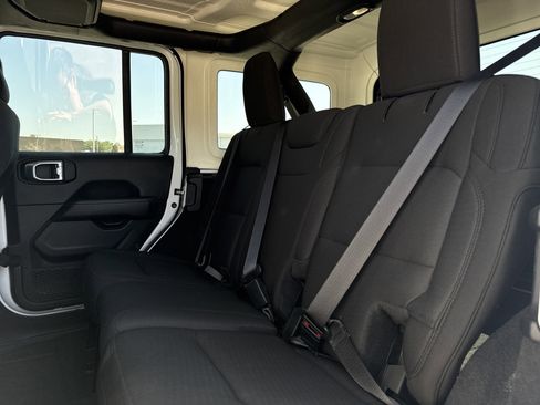 Used 2023 Jeep Wrangler Sahara image 30