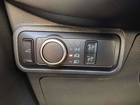 Used 2025 Ford Explorer Active image 18