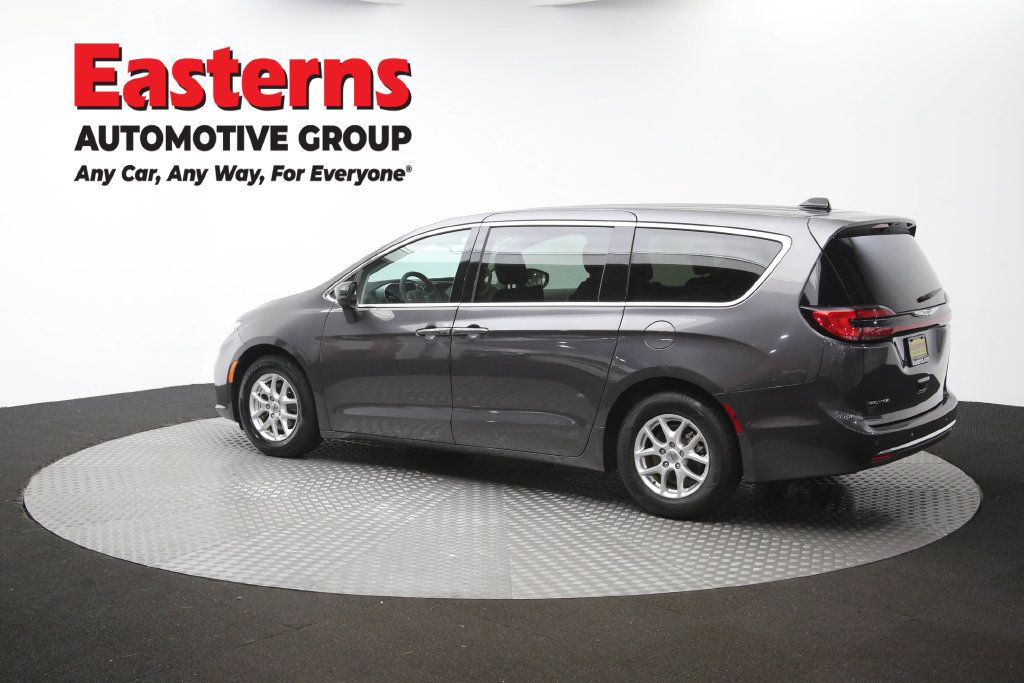 Used 2023 Chrysler Pacifica Touring-L FWD image 66