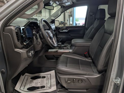 Used 2023 GMC Sierra 1500 SLT w/ SLT Premium Plus Package AWD/4WD image 17