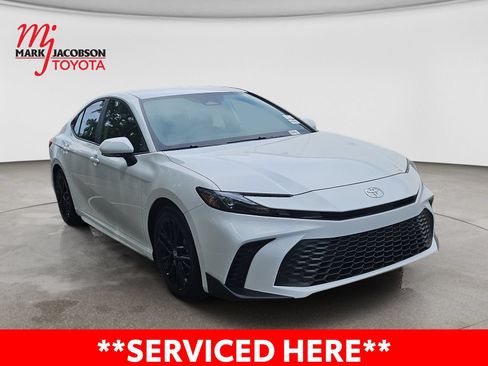 Used 2026 Toyota Camry SE w/ Convenience Package FWD image 5
