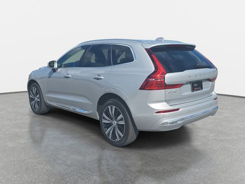 Used 2022 Volvo XC60 B5 Inscription image 8