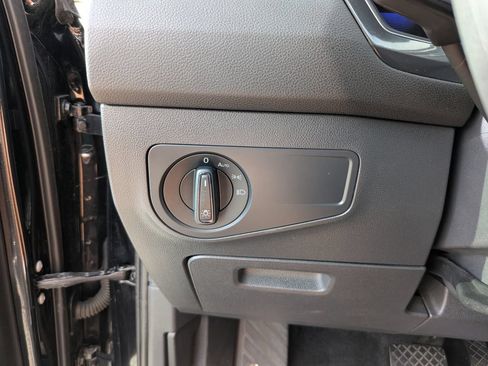 Used 2022 Volkswagen Tiguan S FWD image 25