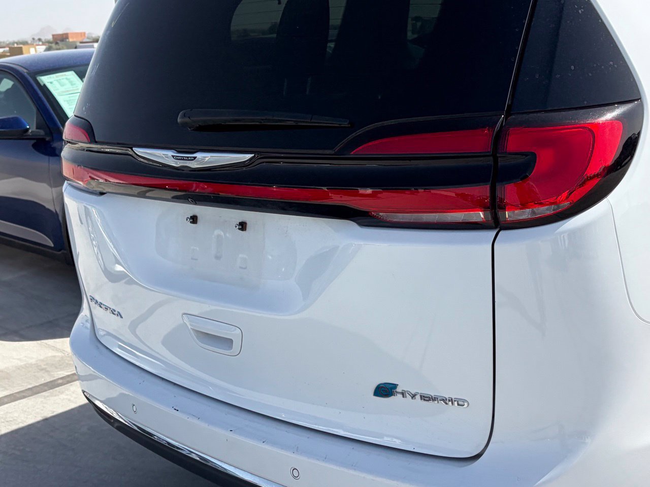 Used 2024 Chrysler Pacifica Limited FWD image 4