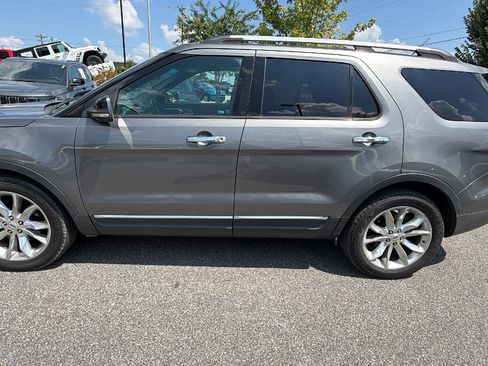 Used 2013 Ford Explorer XLT FWD image 11